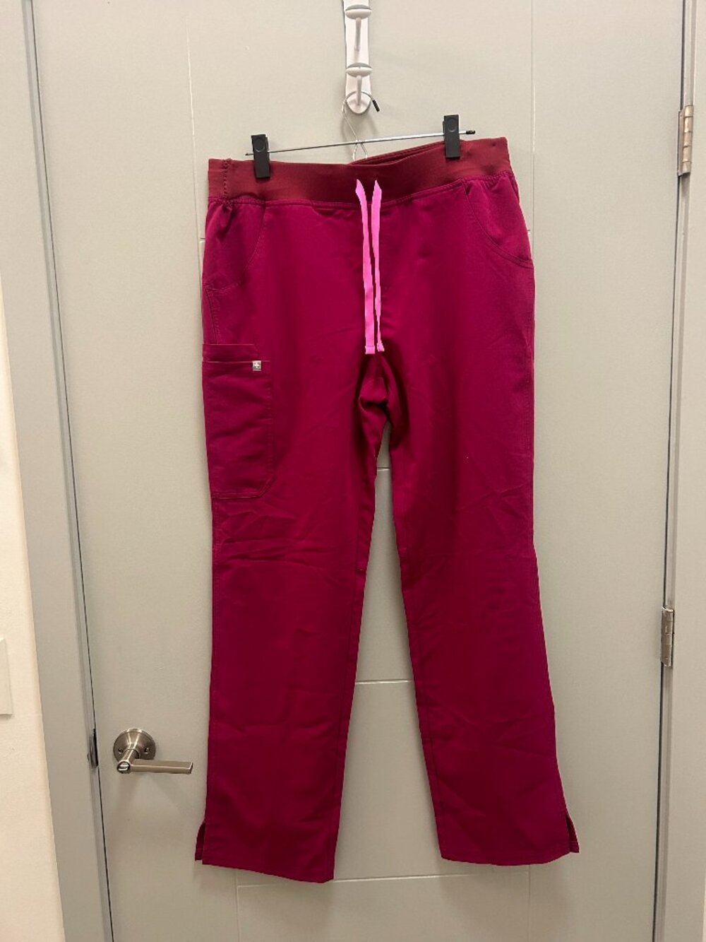 FIGS Kade Cargo Scrub Pants Women’s Large Tall LT Dark Magenta Technical Nurse